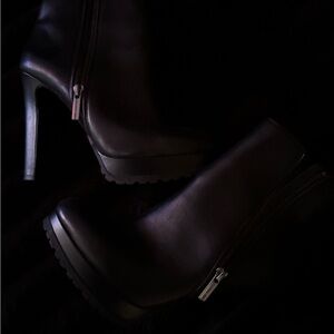 Gianni Bini Sleek Black Heeled Boots
